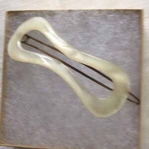 Woman’s Vintage Elegant Hair Barrette color white